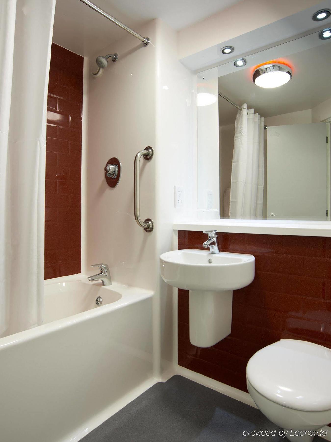 Travelodge London אילינג מראה חיצוני תמונה